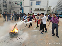 ITB8888通博员工同街道负责人共同模拟消防灭火演习